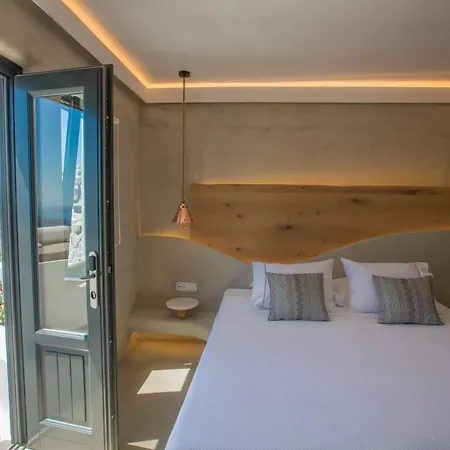 Chic Santorini 3*