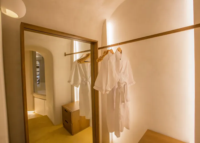 Chic Santorini Hotel 3*