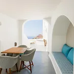 Chic Santorini Hotel 3*