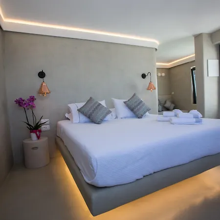 Chic Santorini 3*