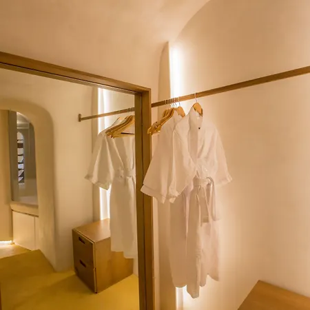 Chic Santorini Hotel 3*