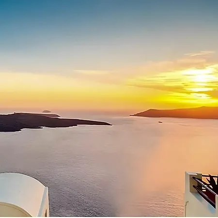 Chic Santorini 3*