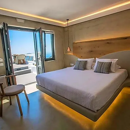 Chic Santorini 3*