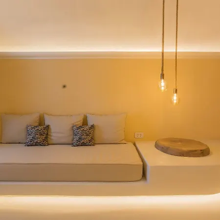 Chic Santorini Hotel 3*