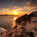 Chic Santorini Hotel 3*