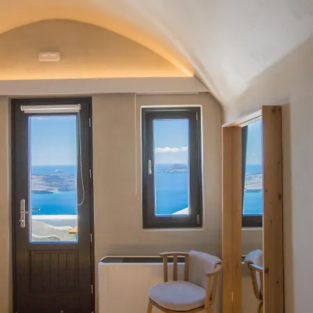 Chic Santorini Hotel 3*