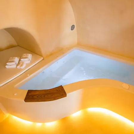 Chic Santorini Hotel 3*
