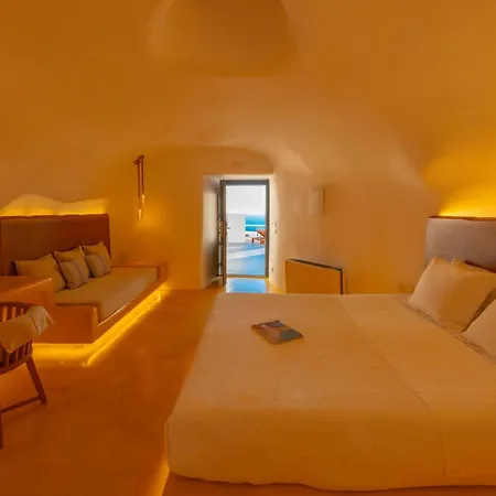 Chic Santorini Hotel 3*