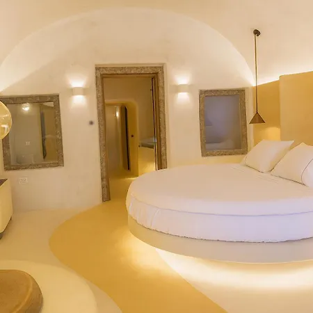 Chic Santorini 3*