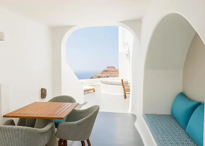 Chic Santorini Hotel 3*