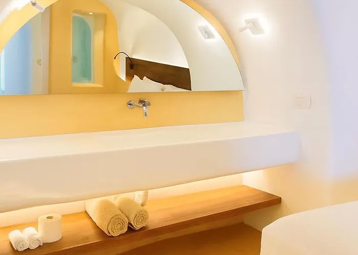 Chic Santorini 3*