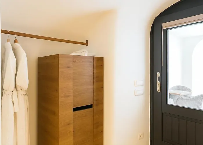 Chic Santorini Фиростефани